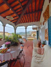 Palazzo / Stabile di 1400 m² con più di 5 locali a