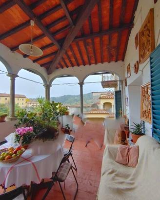 Palazzo / Stabile di 1400 m² con più di 5 locali a