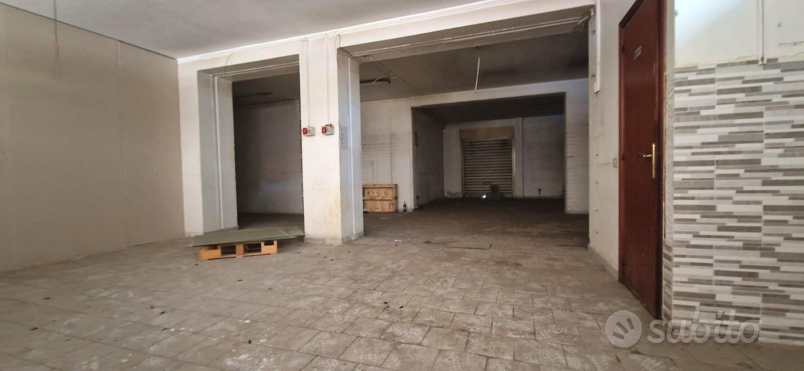 VIA CARRUBELLA bottega 3 luci su strada C/1 - Vista 3