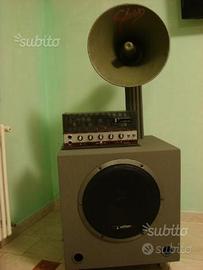 Amplificatore con tromba e woofer