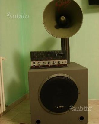 Amplificatore con tromba e woofer