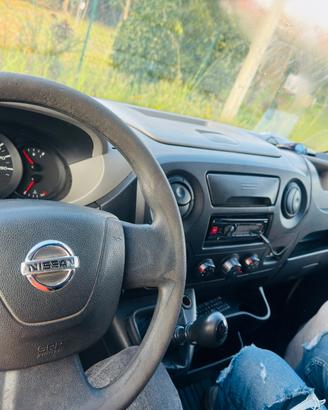 Nissan m