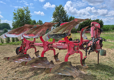 Aratro trivomere e vangatrice