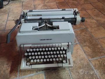 macchina da scrivere Olivetti 