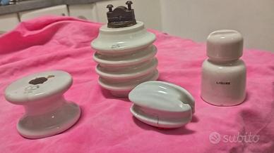 4 pezzi di "Isolatori di ceramica" alta tensione.