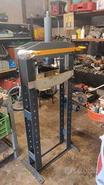 PRESSA MANUALE VERTICALE