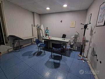 Stanza studio medico piazza Carità-Napoli