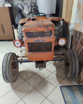 Trattore Fiat 45 CV con attrezzature agricole