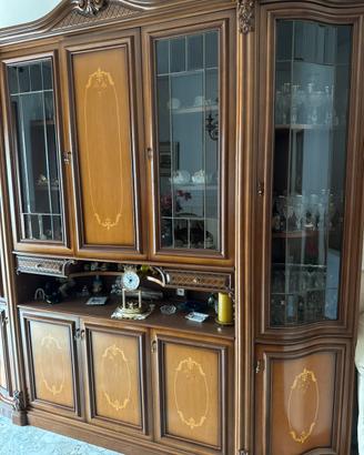 Mobili classici in legno massello