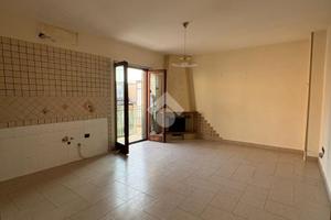 2 LOCALI A AFRAGOLA