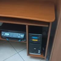 scrivania porta computer