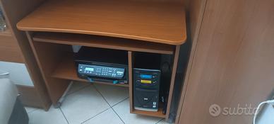 scrivania porta computer