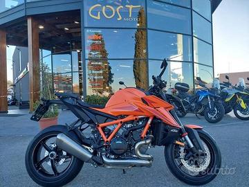 KTM 1390 Super Duke R Orange