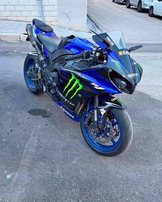 Yamaha r1