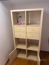 Libreria Ikea Kallax in rovere con i cassetti