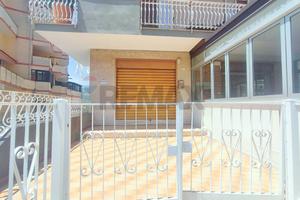 Locale Commerciale - Gaggi