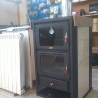 Termostufa  con  forno  a legna, 20 kW