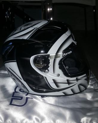 Casco in fibra AIROH