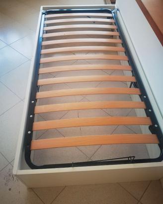 Letti laccati con reti alzabili