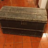 Baule antico in legno e ferro