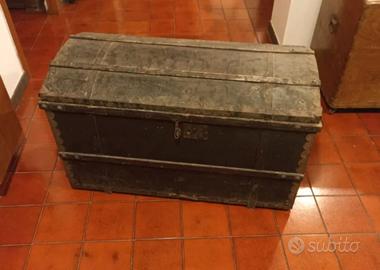 Baule antico in legno e ferro