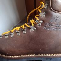 Scarponi da montagna .