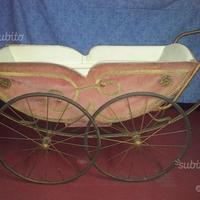 Carrozzella d'epoca rivestita in velluto primi 900