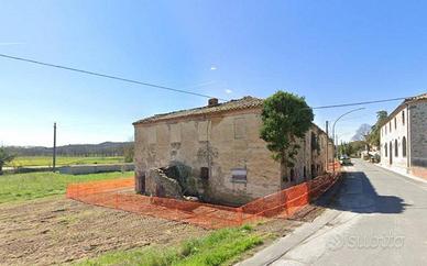 Immobile in asta di 500 m² con più di 5 locali a M