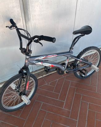 Bicicletta BMX da freestyle MBM