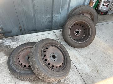 Treno 4 Ruote complete 15” Pneumatici 4 stagioni