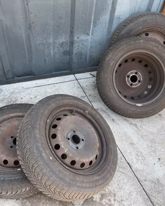 Treno 4 Ruote complete 15” Pneumatici 4 stagioni