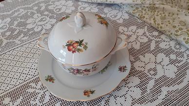 Zuppiera in porcellana intatta e mai usata