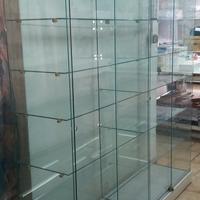 vetrina in vetro con 10mensole e 4ante scorrevoli 