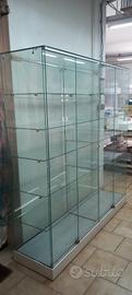 vetrina in vetro con 10mensole e 4ante scorrevoli 