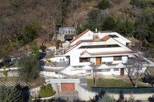 Casa indipendente con corte privata e garage