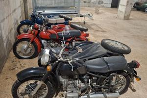 Moto sidecar Dnepr KMZ MT 11 con carrozza per pass