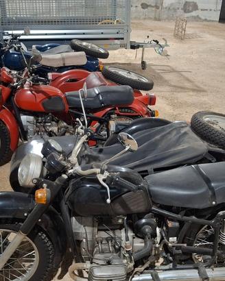 Moto sidecar Dnepr KMZ MT 11 con carrozza per pass