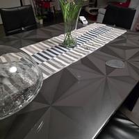 Tavolo e sedie come nuove per rinnovo ambiente