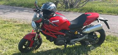 Moto DUCATI monster 696+