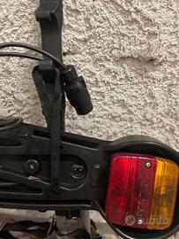 Porta bici da auto completo di luci posteriori