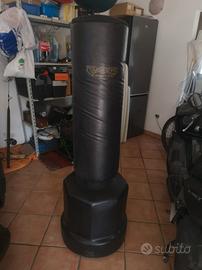 sacco da kick boxing con piantana riempibile 