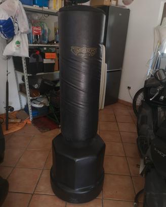 sacco da kick boxing con piantana riempibile 