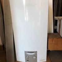 Boiler a gas metano per acqua calda con dinamo