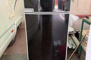 Frigorifero trivalente Dometic per camper