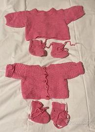 Maglioncini e scarpine neonato