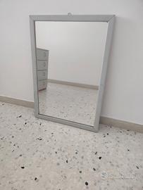 Specchio da parete con cornice in legno