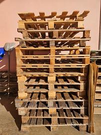 Bancali in legno mis. 115x120x16h circa