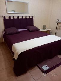 Letto matrimoniale con materasso e accessori