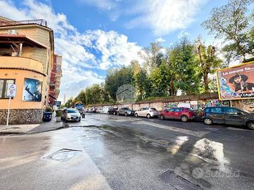 2 LOCALI A NAPOLI