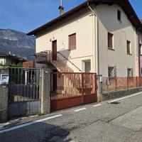 Casa indipendente con grande terrazzo